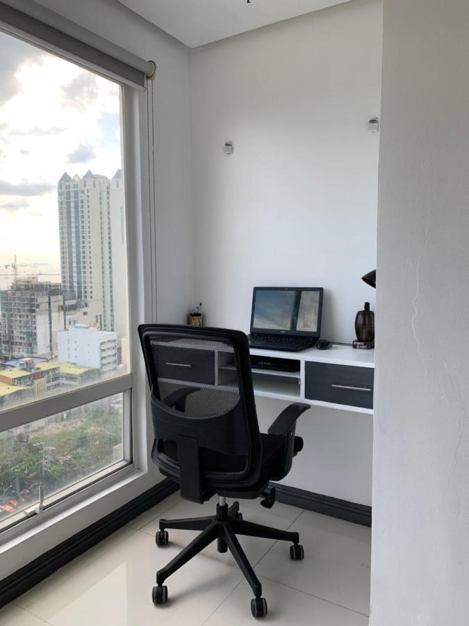 1 Bedroom With Balcony, Fully Furnished Overlooking Manila Bay At Birch Tower, Malate, Manila Kültér fotó